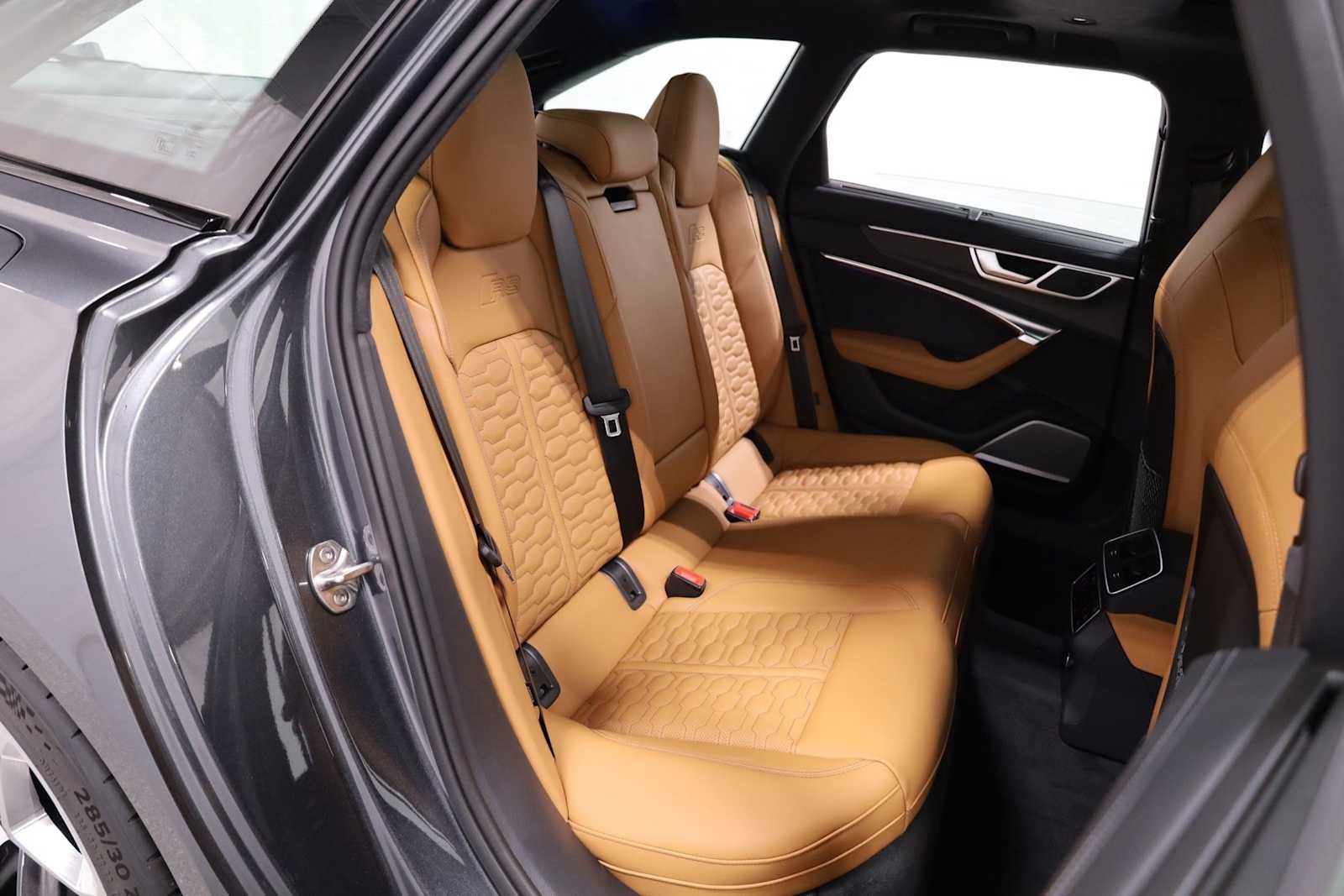 Thumbnail: 2026 Audi RS 6 - 35