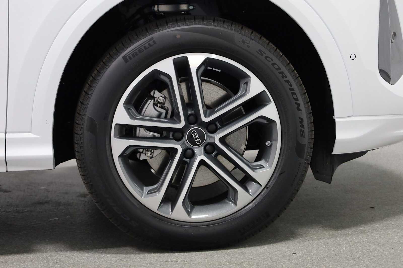 Thumbnail: 2025 Audi Q5 - 11