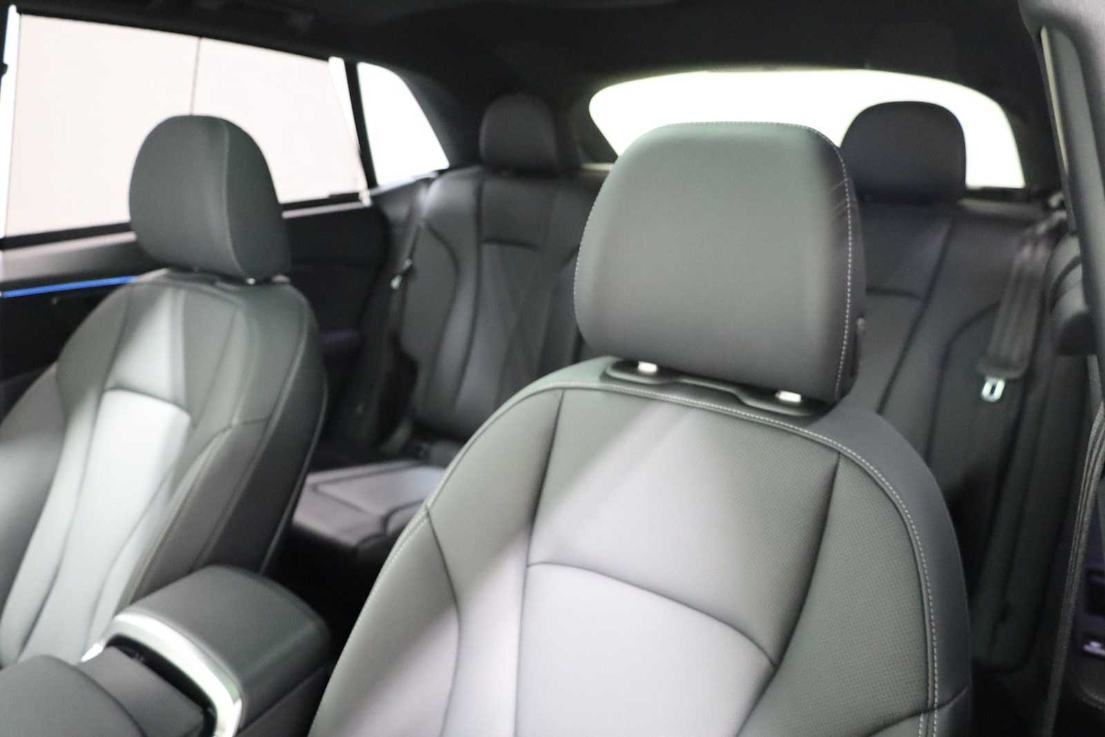 Thumbnail: 2026 Audi Q8 - 18