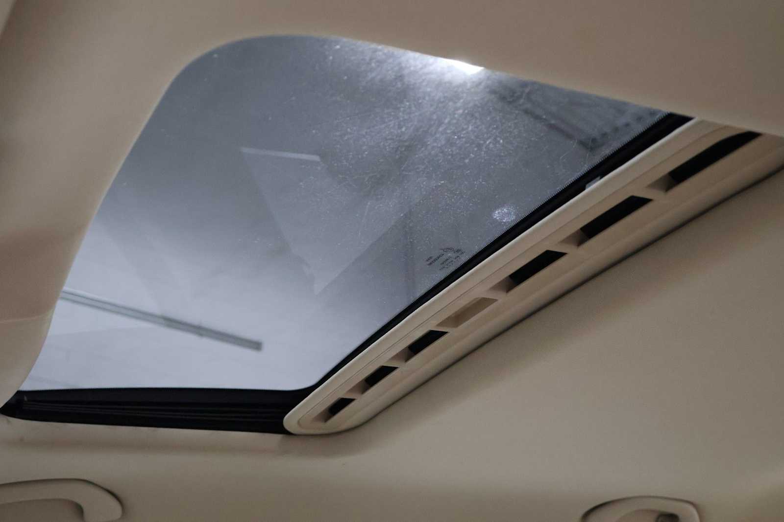 Thumbnail: 2015 Volkswagen Passat - 18