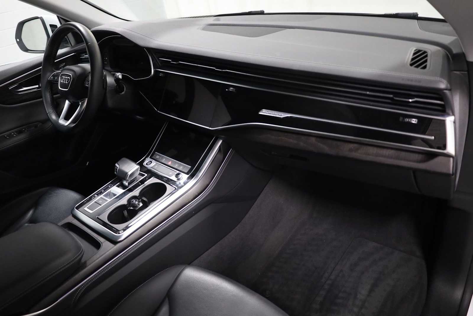 Thumbnail: 2023 Audi Q8 - 6