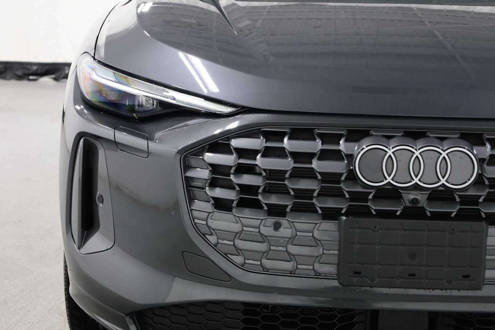 Thumbnail: 2025 Audi Q5 - 15