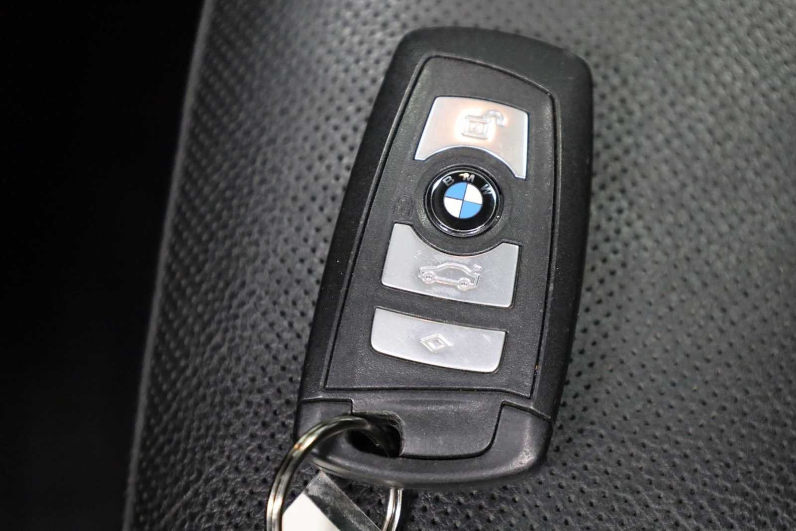 Thumbnail: 2011 BMW 5 Series - 40