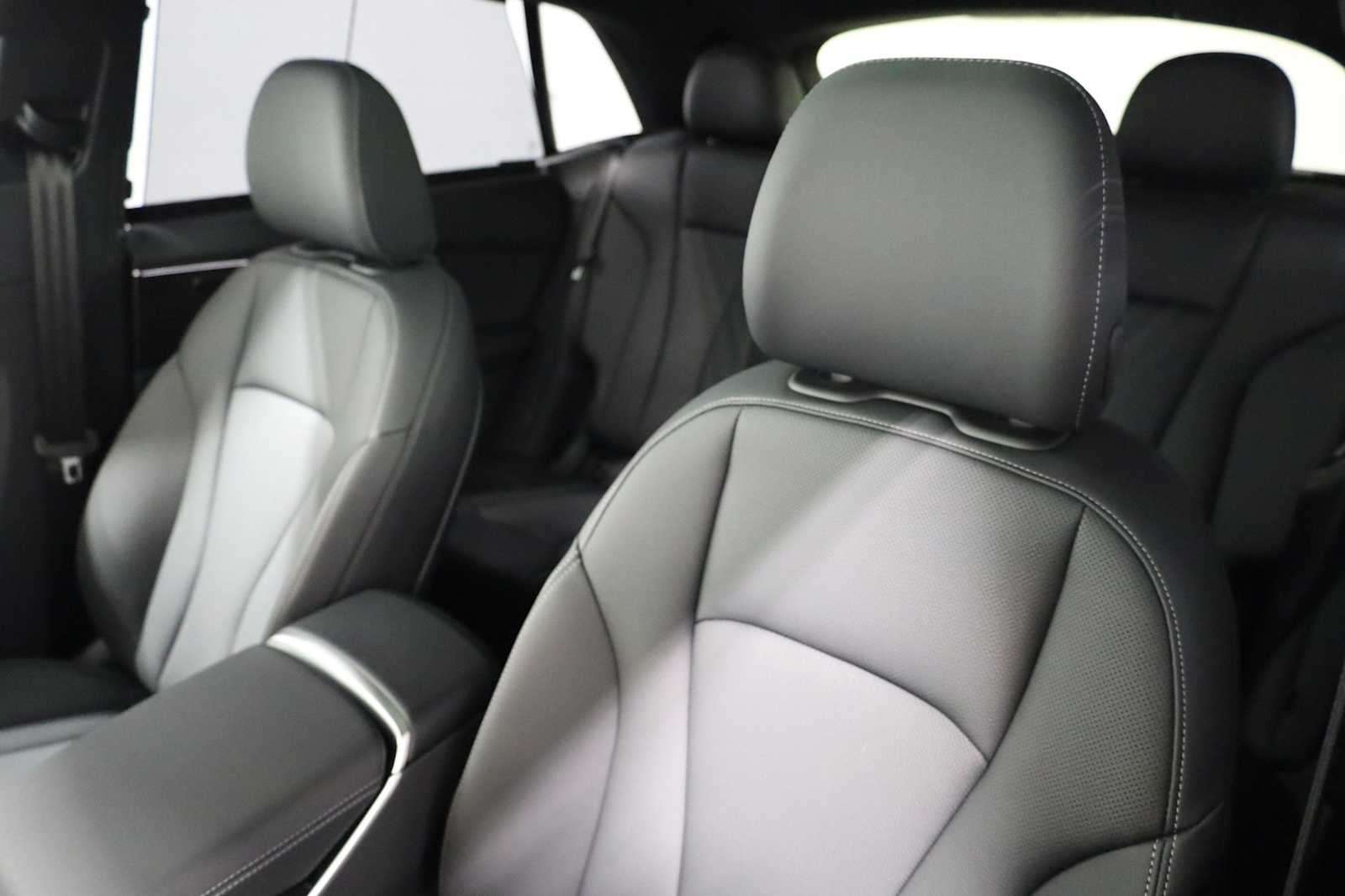 Thumbnail: 2026 Audi Q8 - 18