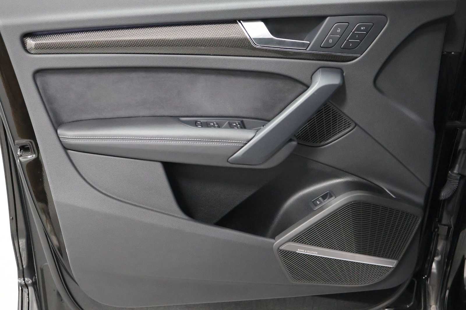 Thumbnail: 2023 Audi SQ5 - 16