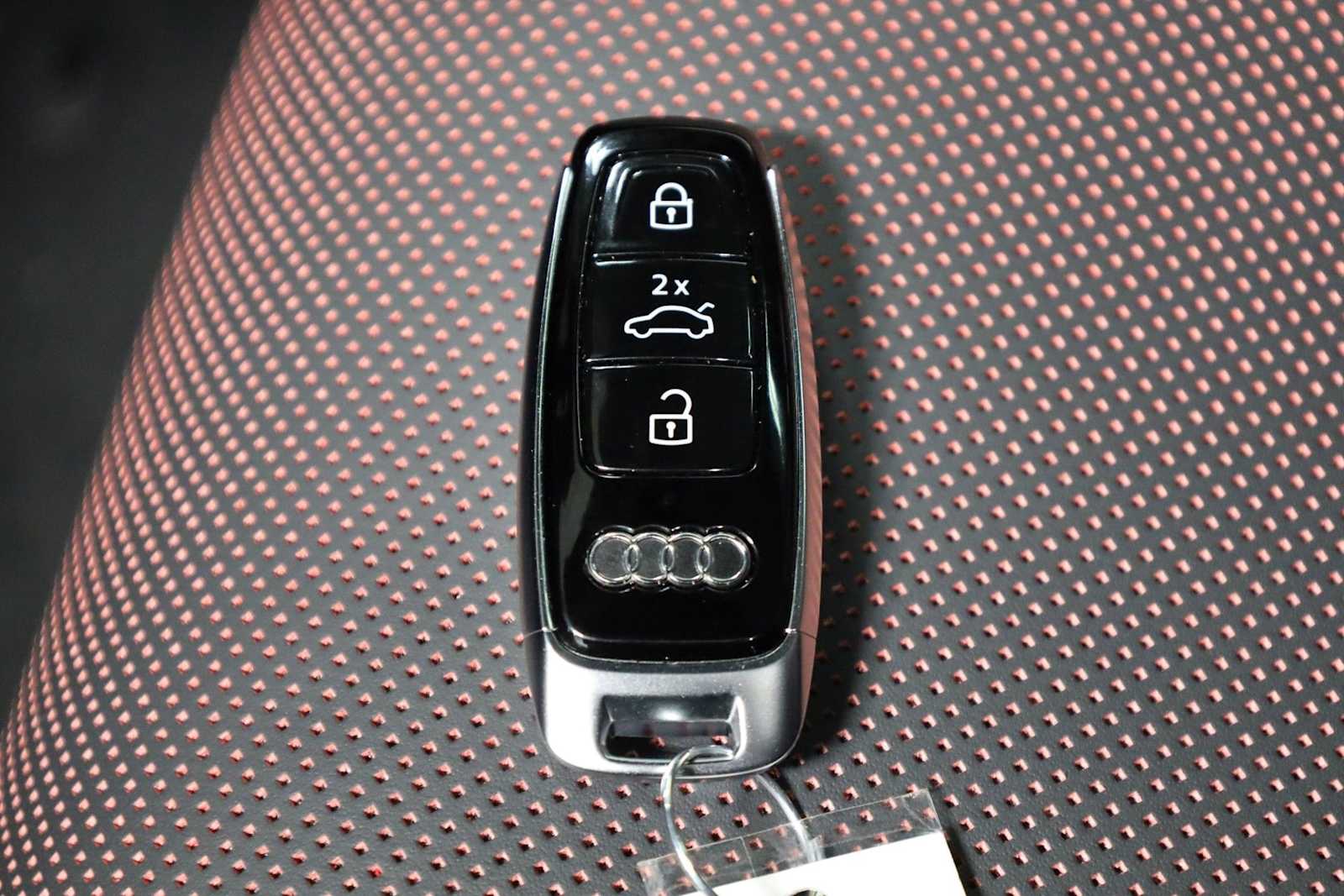 Thumbnail: 2026 Audi RS Q8 - 40