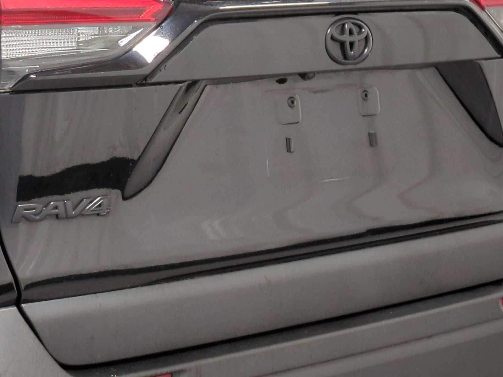 Thumbnail: 2022 Toyota RAV4 - 8