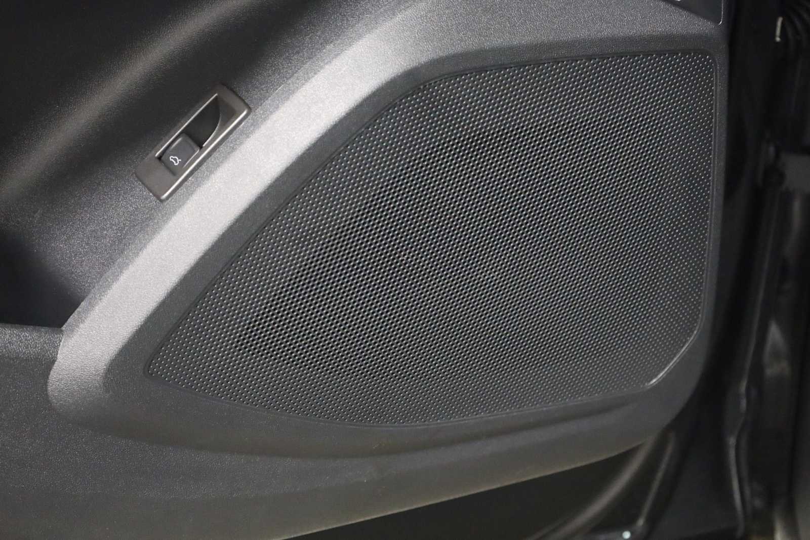 Thumbnail: 2025 Audi Q5 - 16