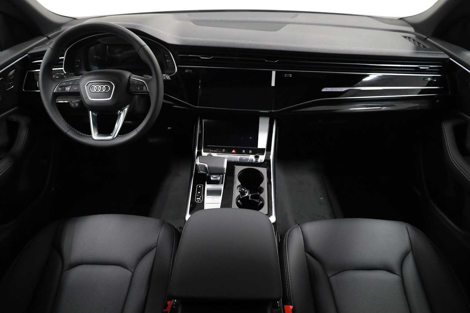 Thumbnail: 2026 Audi Q8 - 24