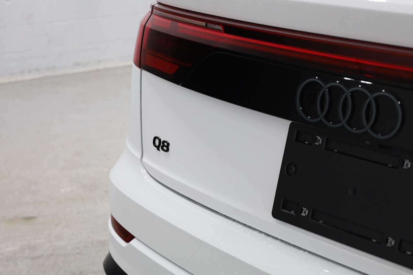 Thumbnail: 2026 Audi Q8 - 8