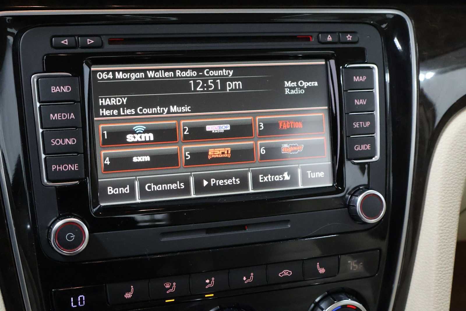 Thumbnail: 2015 Volkswagen Passat - 29