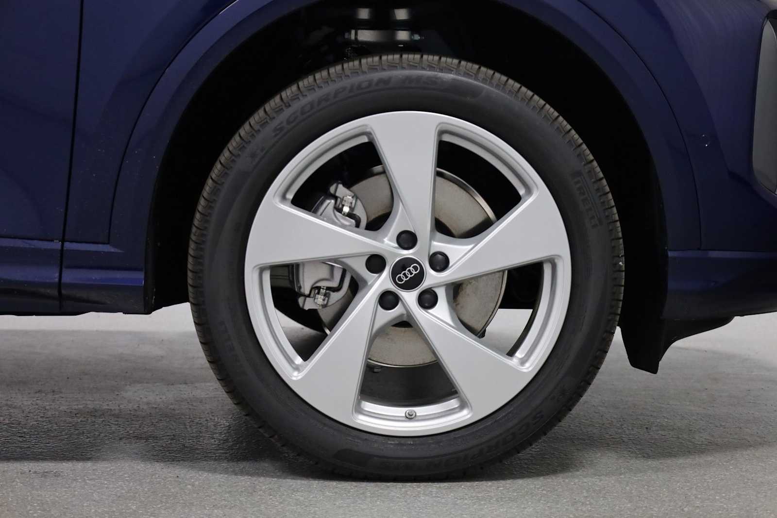 Thumbnail: 2025 Audi Q5 - 11