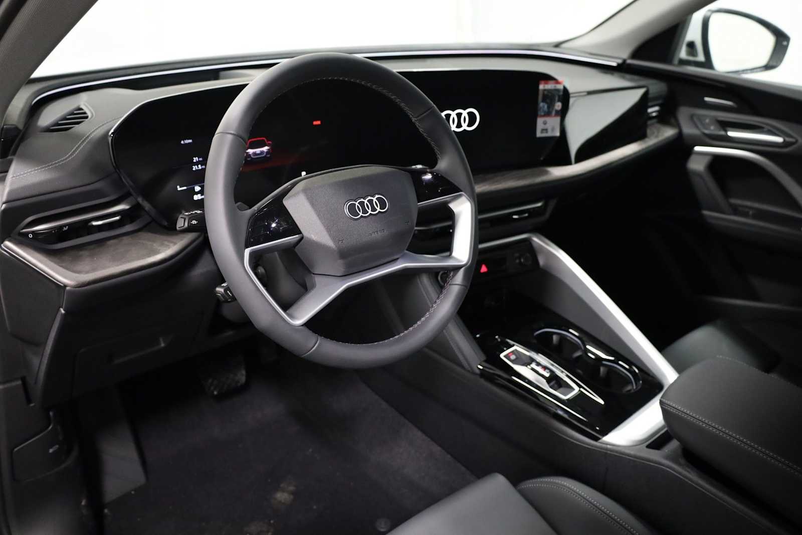 Thumbnail: 2025 Audi Q5 - 4