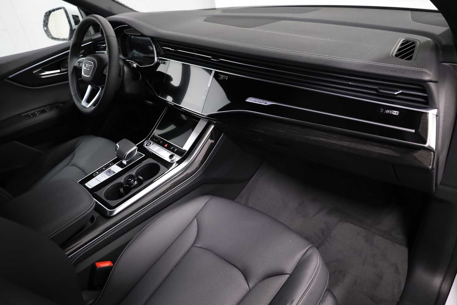 Thumbnail: 2026 Audi Q8 - 6