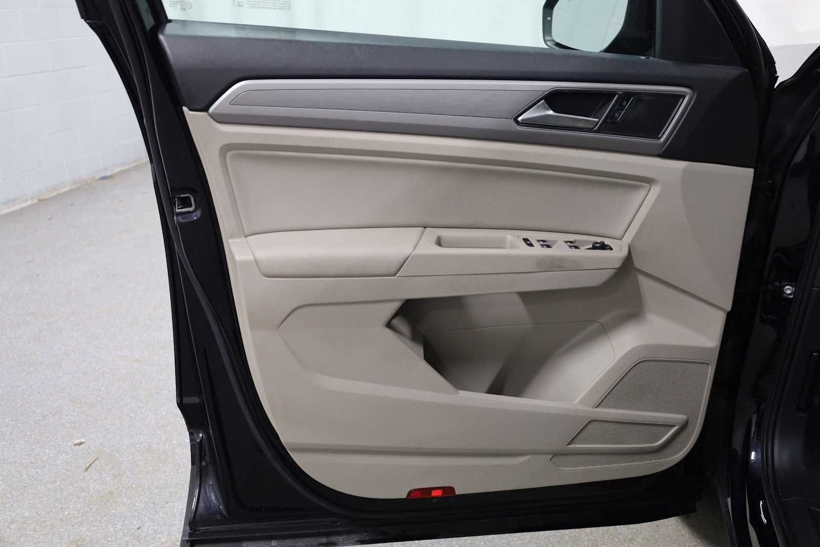 Thumbnail: 2019 Volkswagen Atlas - 16