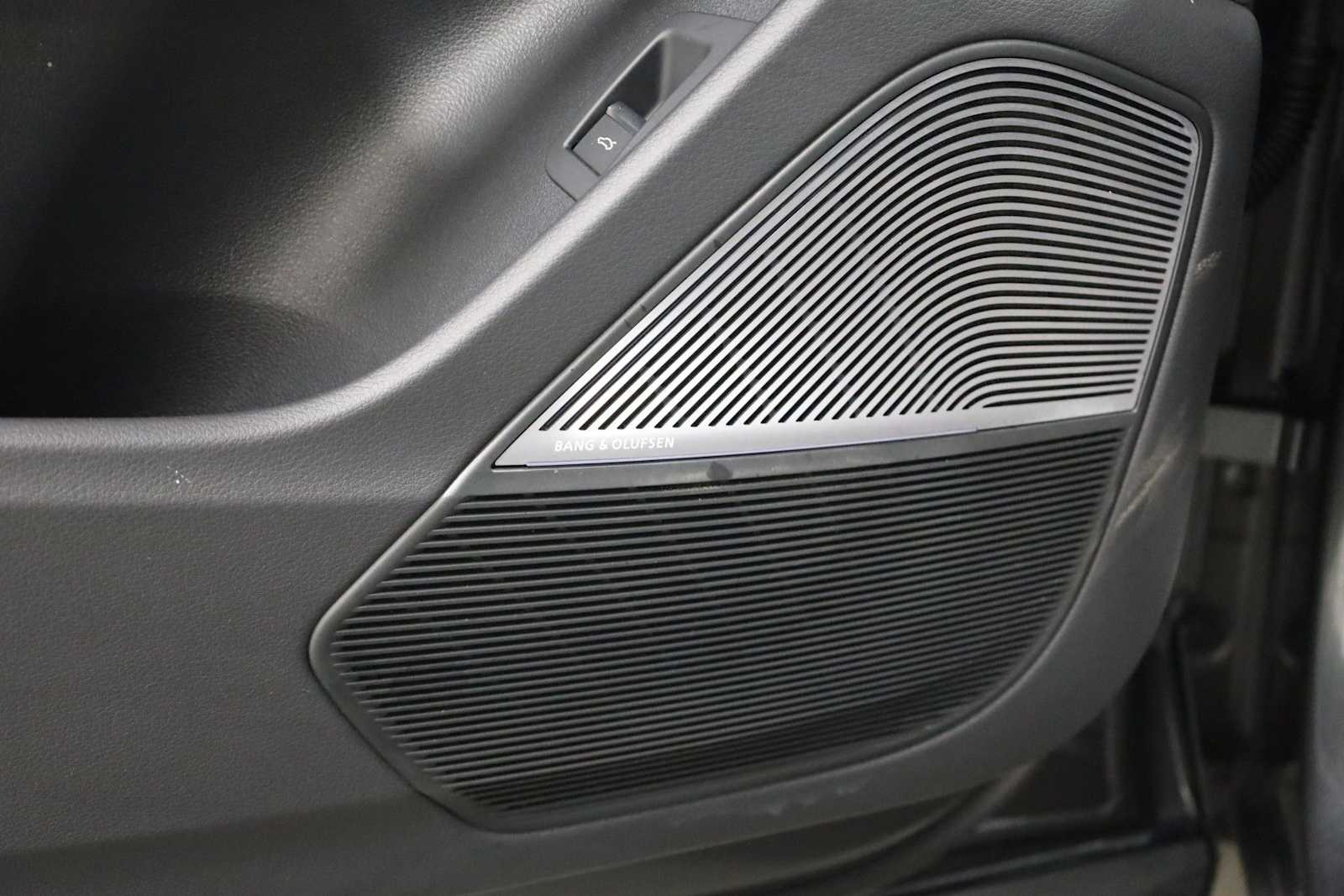 Thumbnail: 2026 Audi RS Q8 - 16