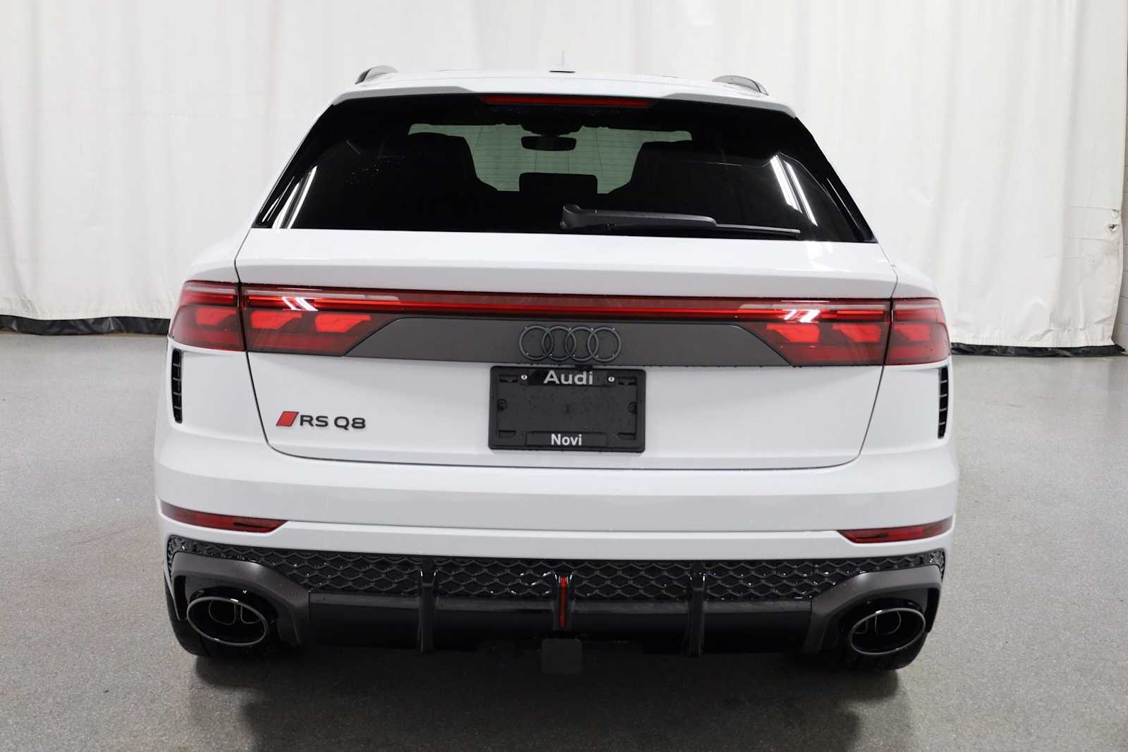 Thumbnail: 2026 Audi RS Q8 - 7