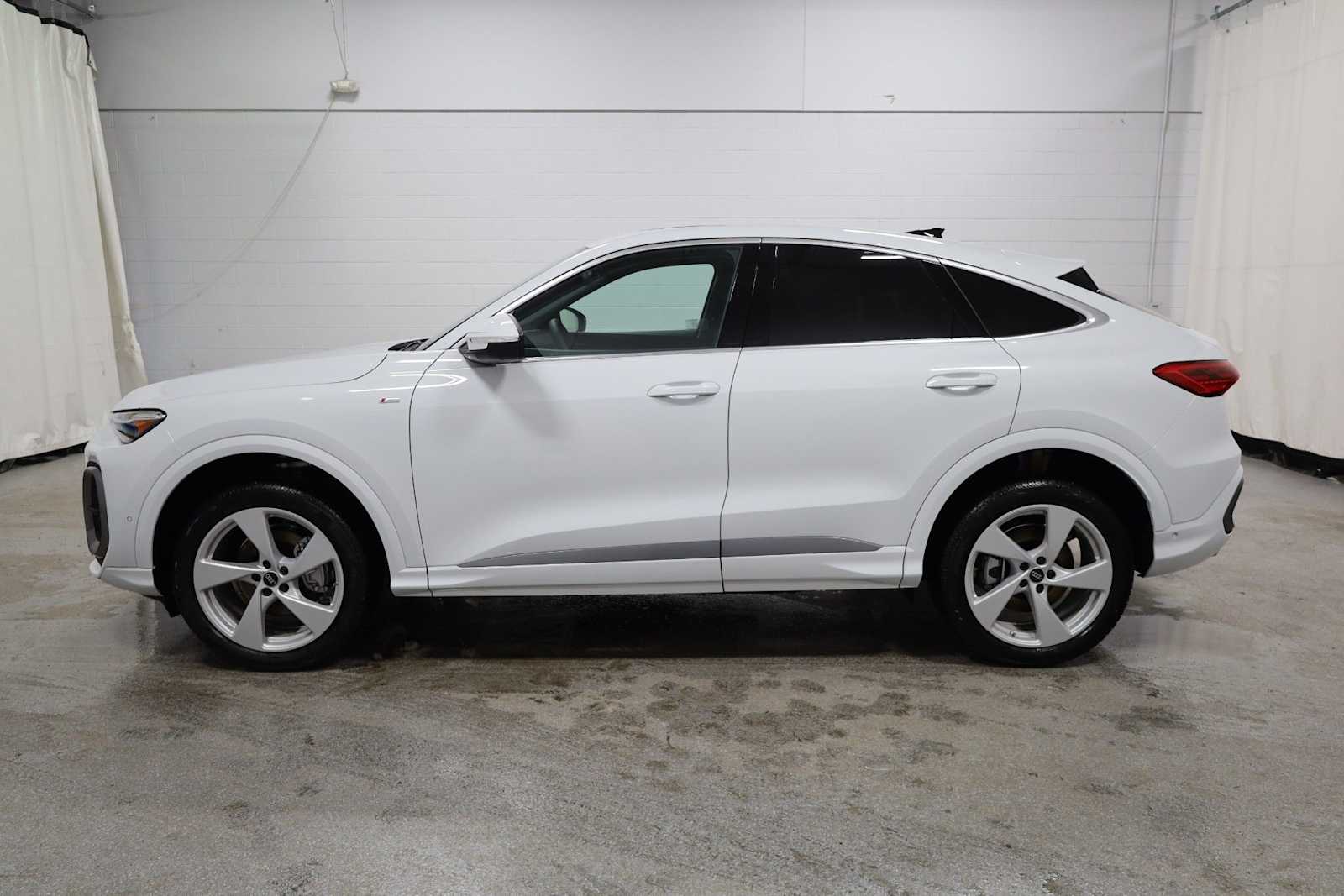 Thumbnail: 2025 Audi Q5 - 2