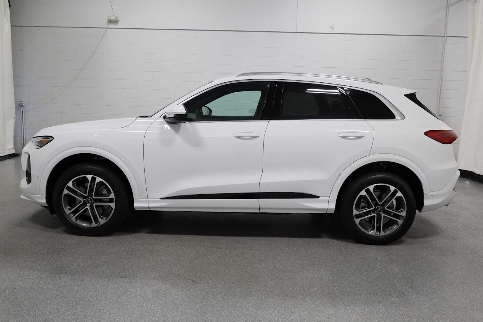 Thumbnail: 2025 Audi Q5 - 2