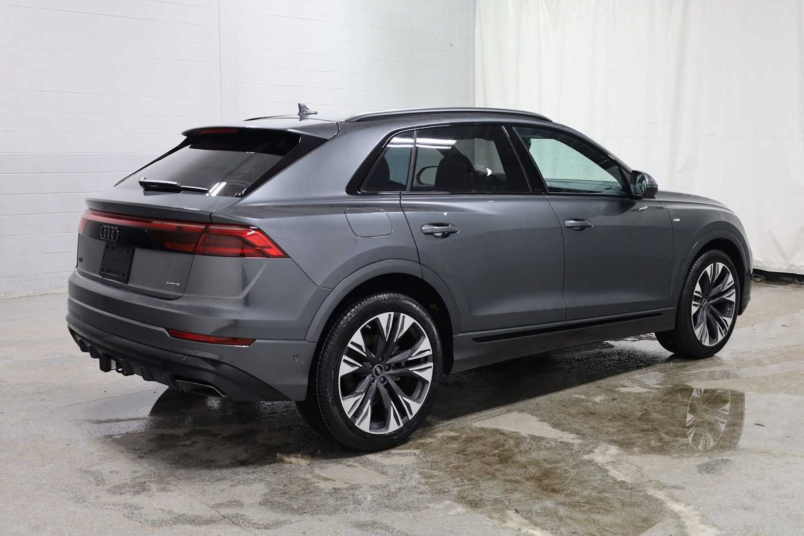 Thumbnail: 2026 Audi Q8 - 9