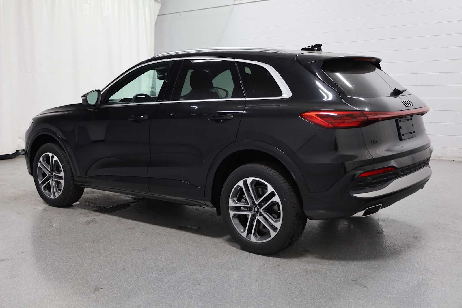 Thumbnail: 2025 Audi Q5 - 3