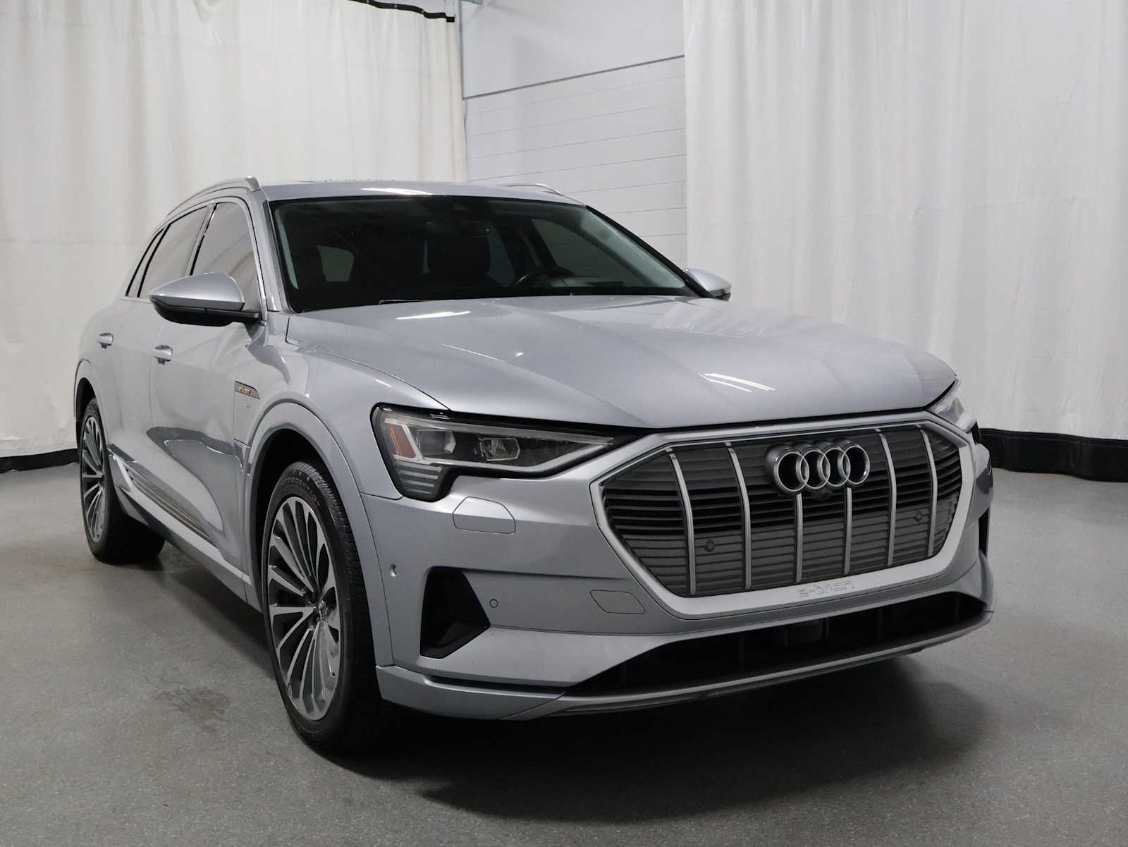 Thumbnail: 2019 Audi e-tron - 12