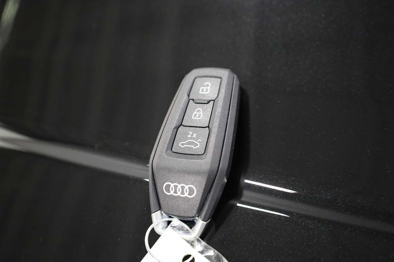 Thumbnail: 2025 Audi SQ5 - 42