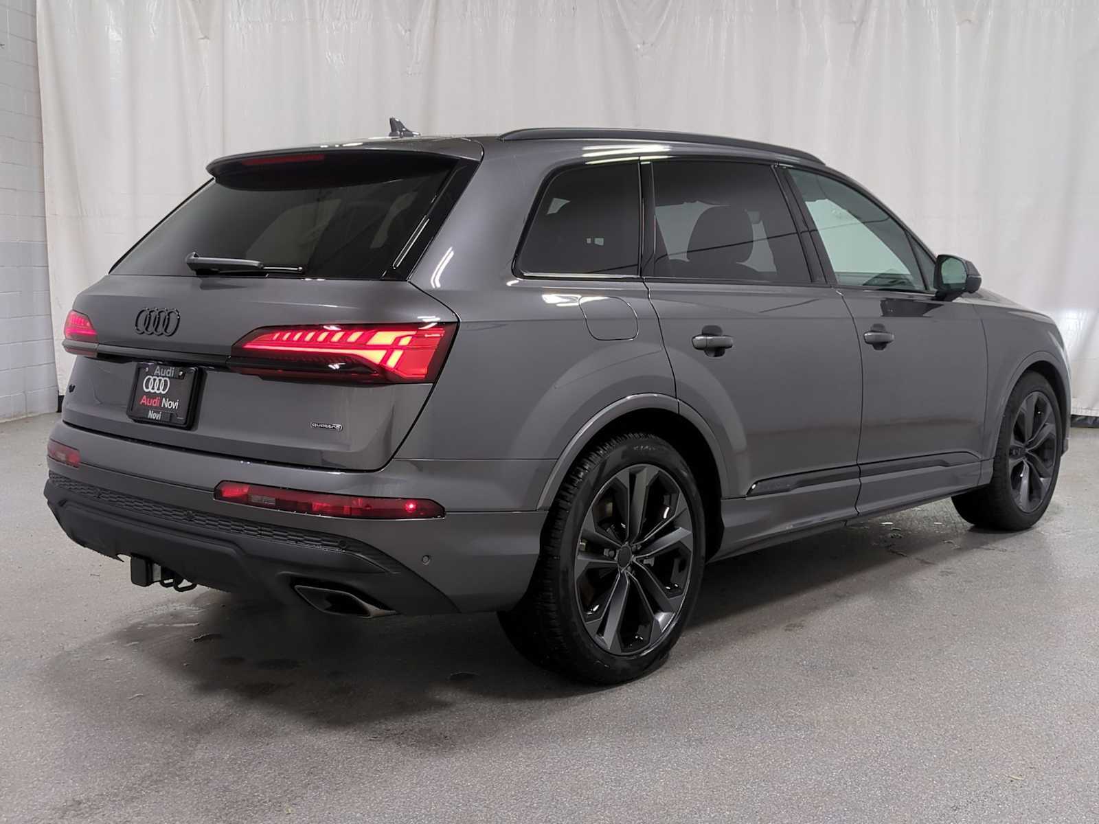 Thumbnail: 2026 Audi Q7 - 9