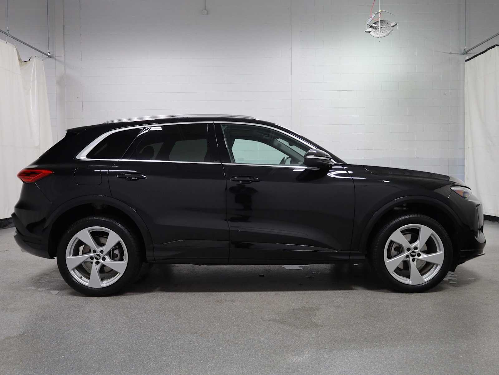 Thumbnail: 2025 Audi Q5 - 11