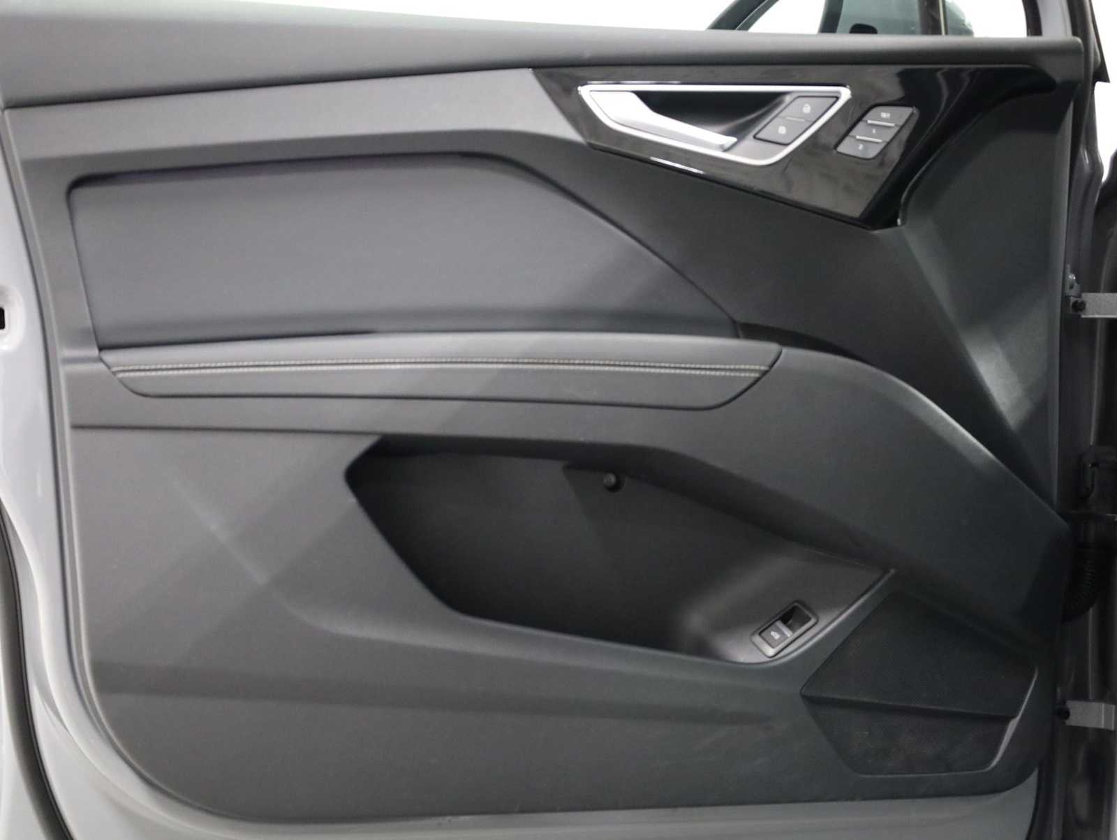 Thumbnail: 2023 Audi Q4 e-tron - 16