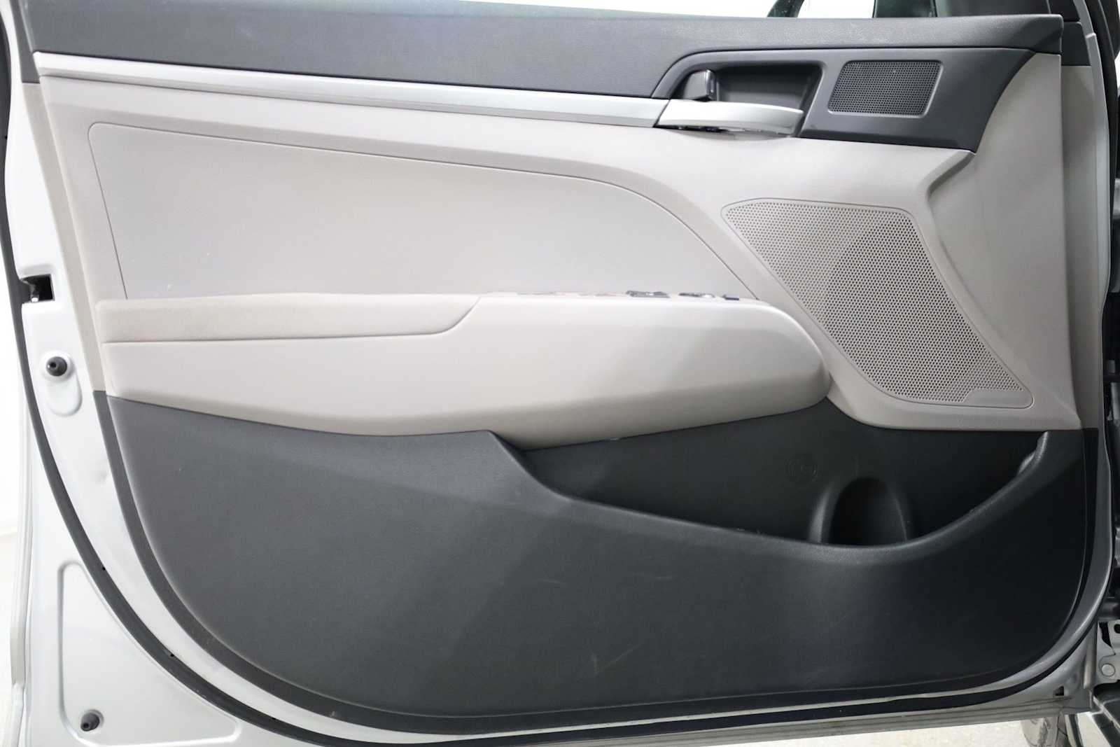 Thumbnail: 2020 Hyundai Elantra - 16