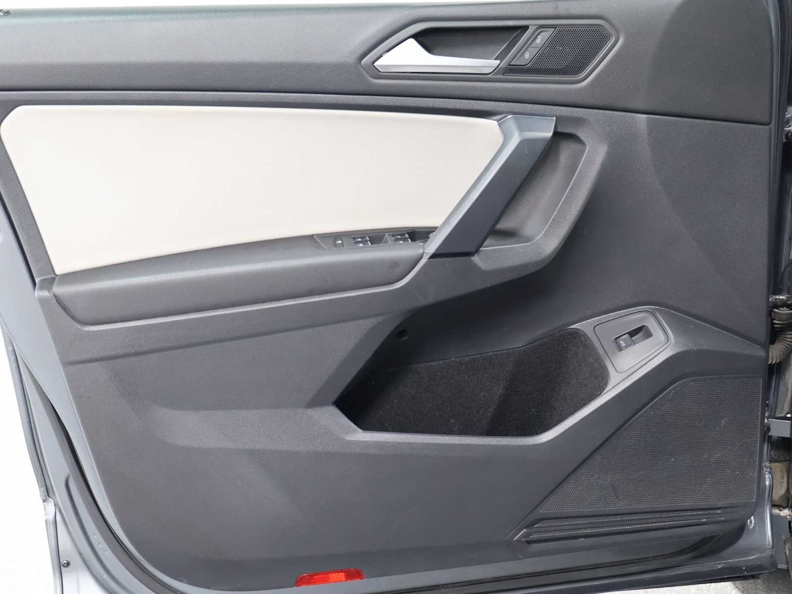 Thumbnail: 2019 Volkswagen Tiguan - 16