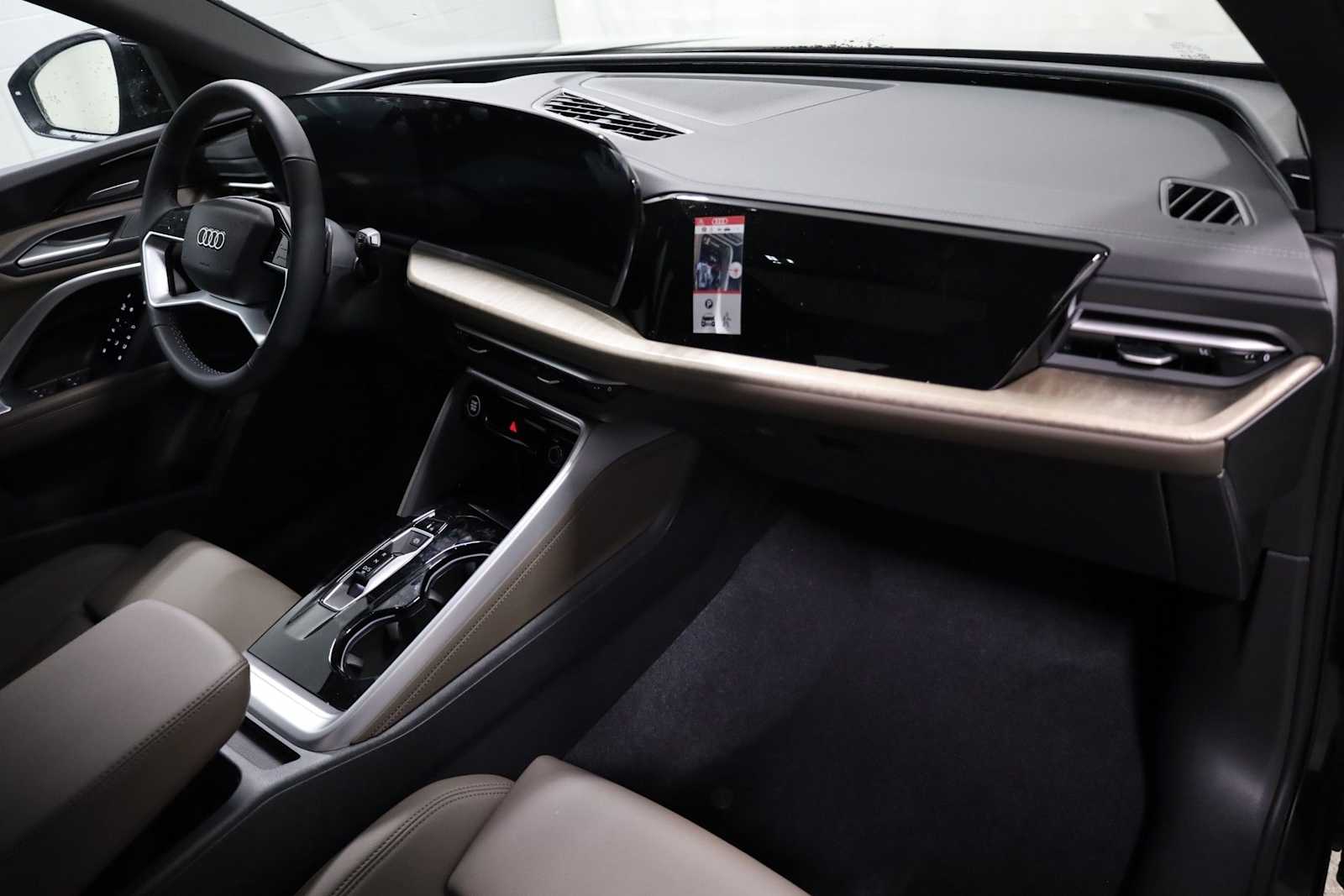 Thumbnail: 2025 Audi Q5 - 6