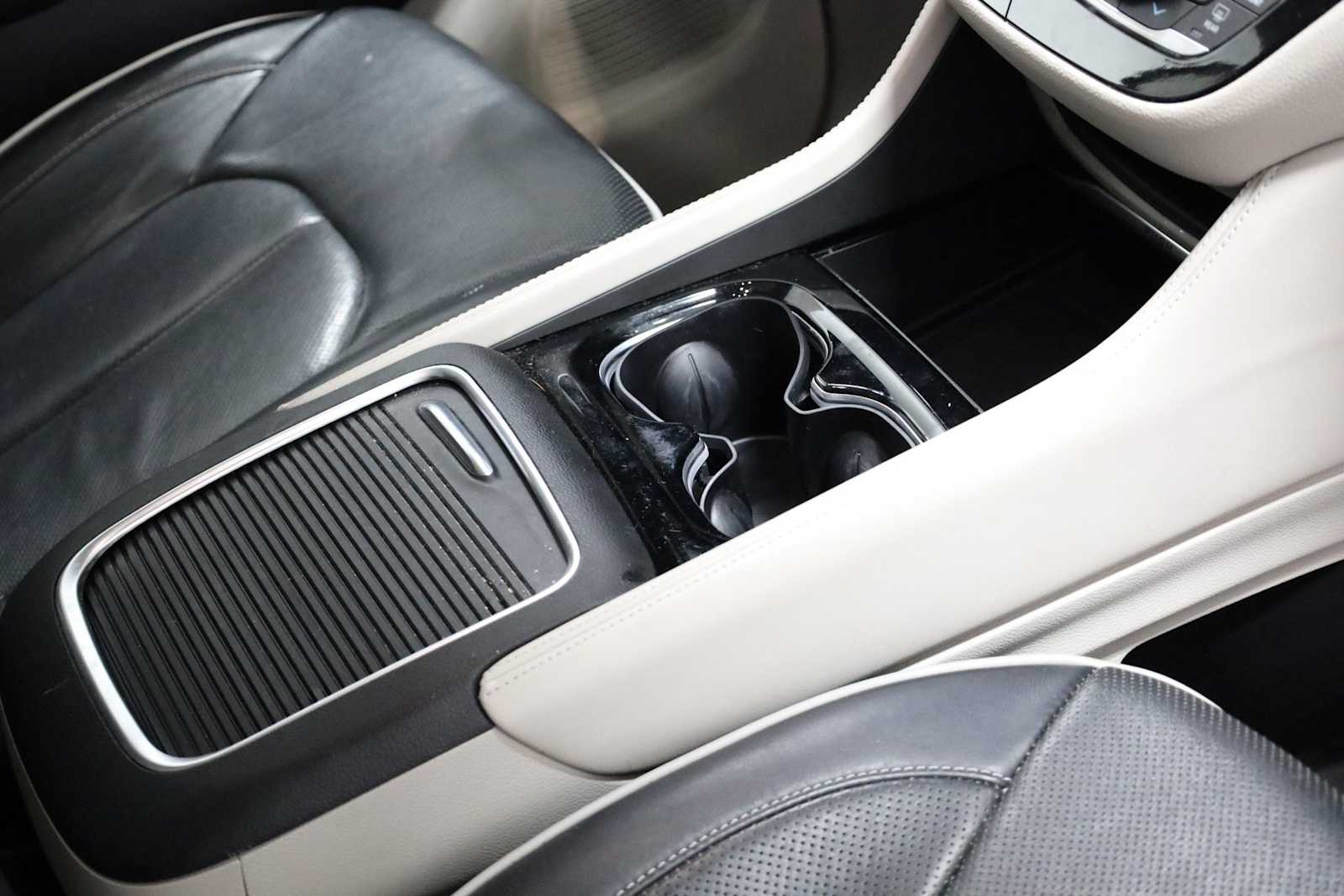 Thumbnail: 2021 Chrysler Pacifica - 18