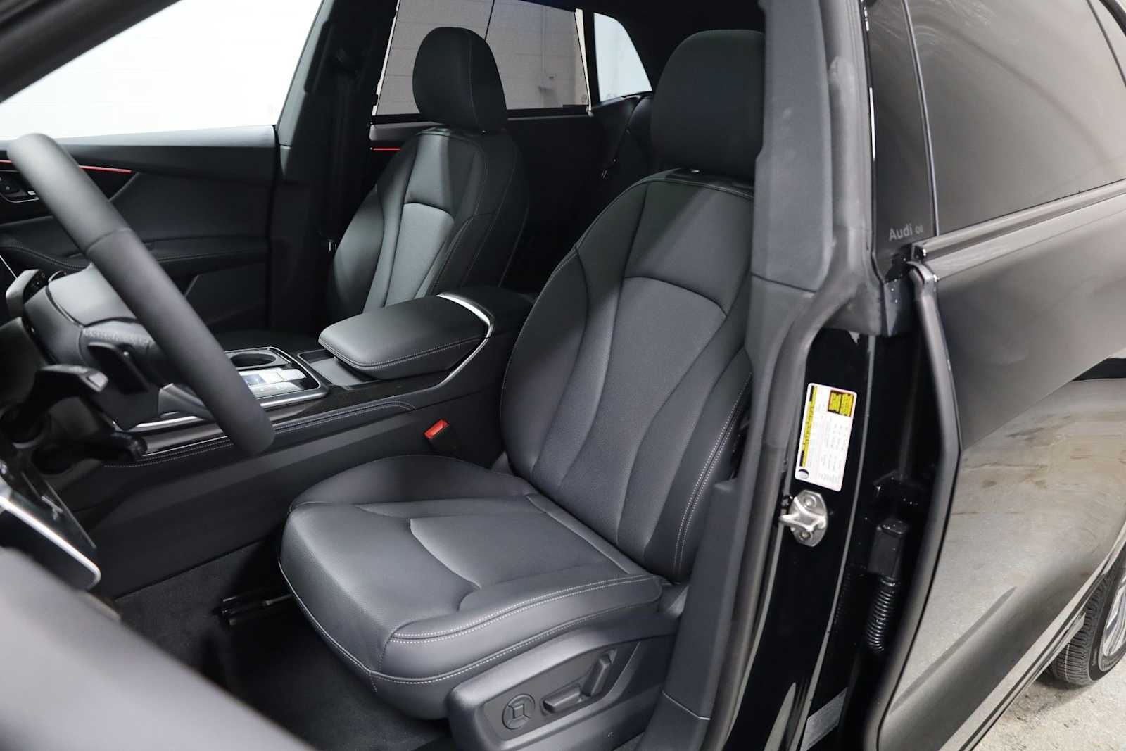 Thumbnail: 2026 Audi Q8 - 5