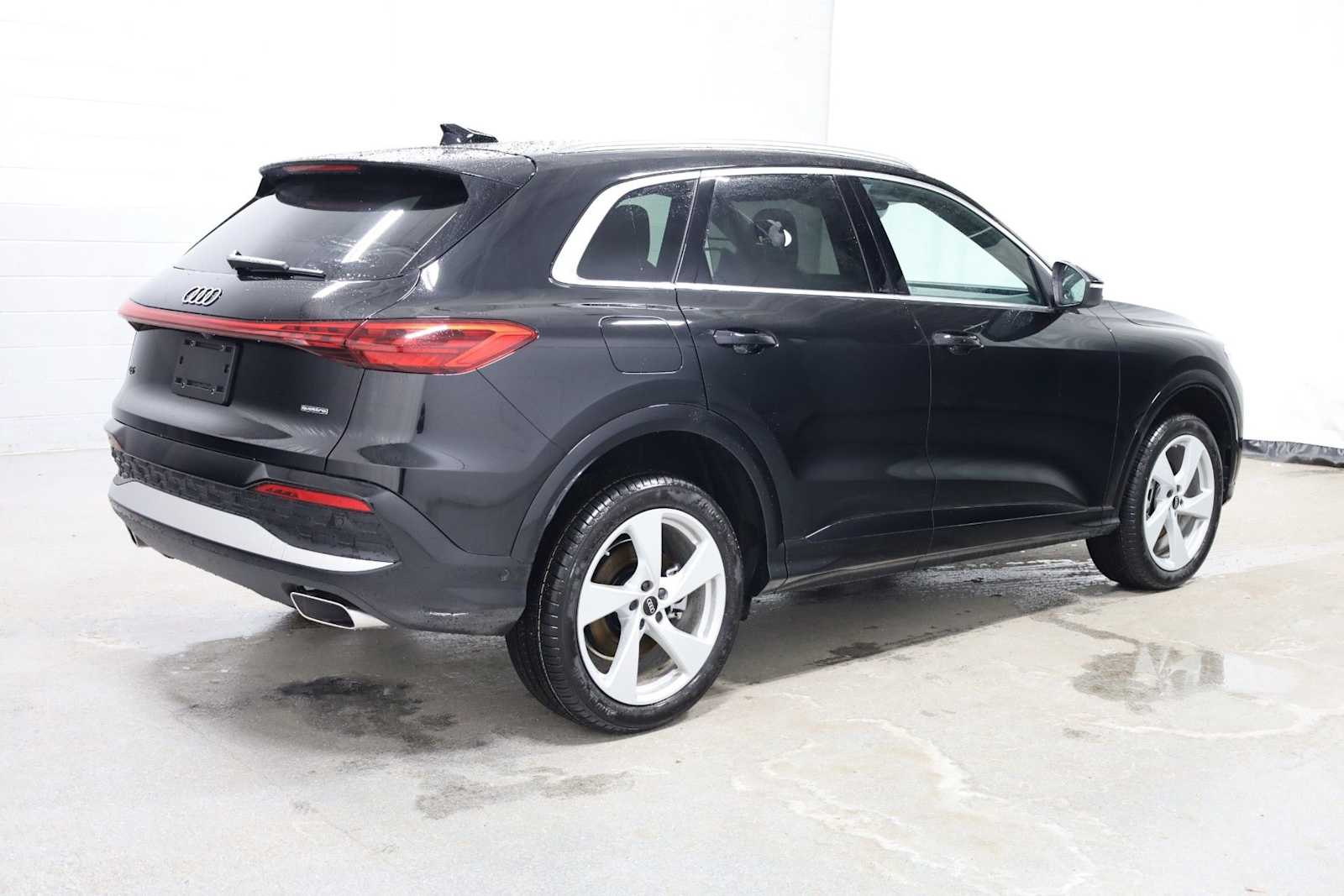 Thumbnail: 2025 Audi Q5 - 9