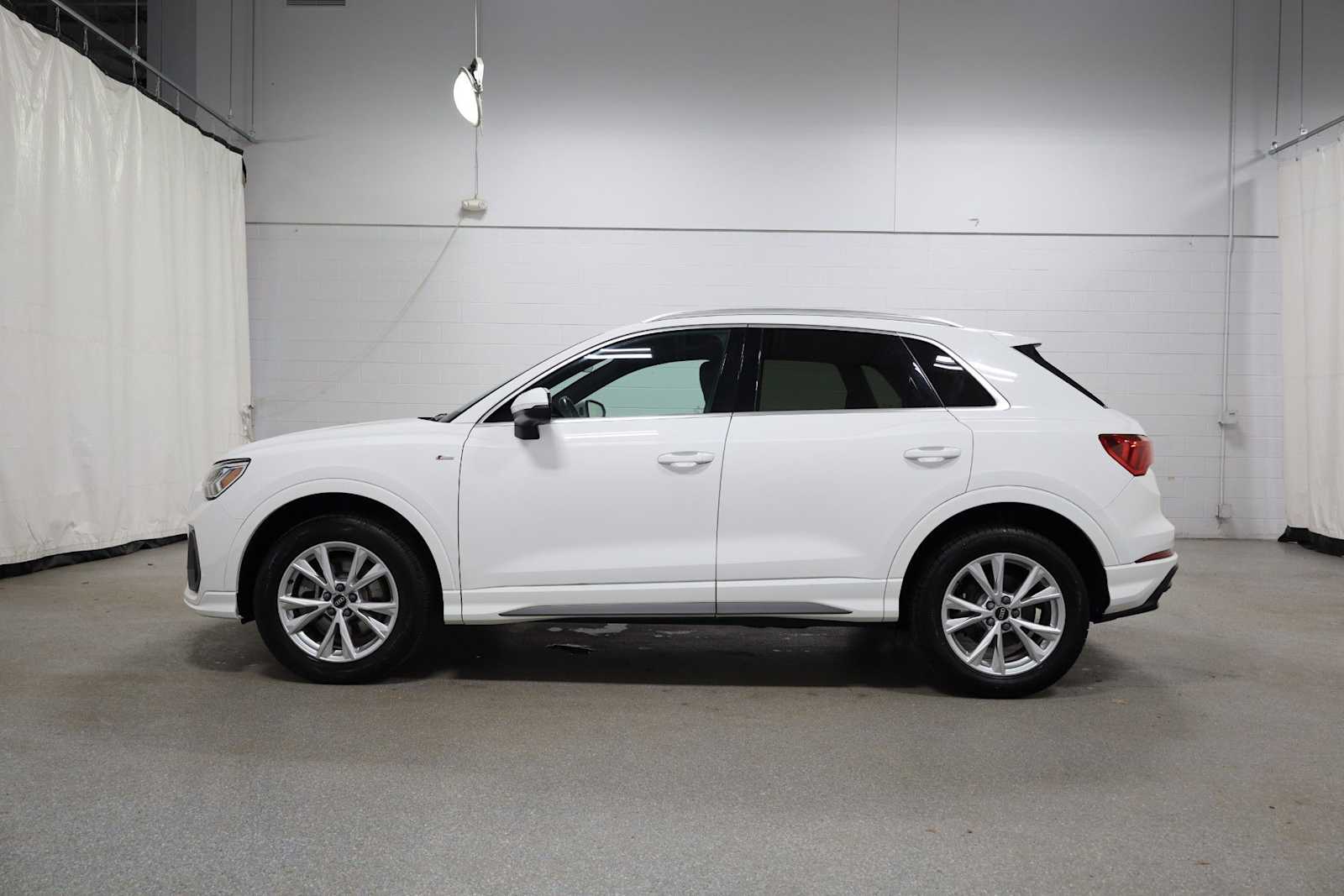 Thumbnail: 2023 Audi Q3 - 2