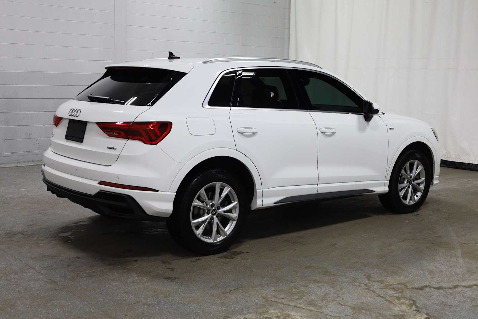 Thumbnail: 2023 Audi Q3 - 9