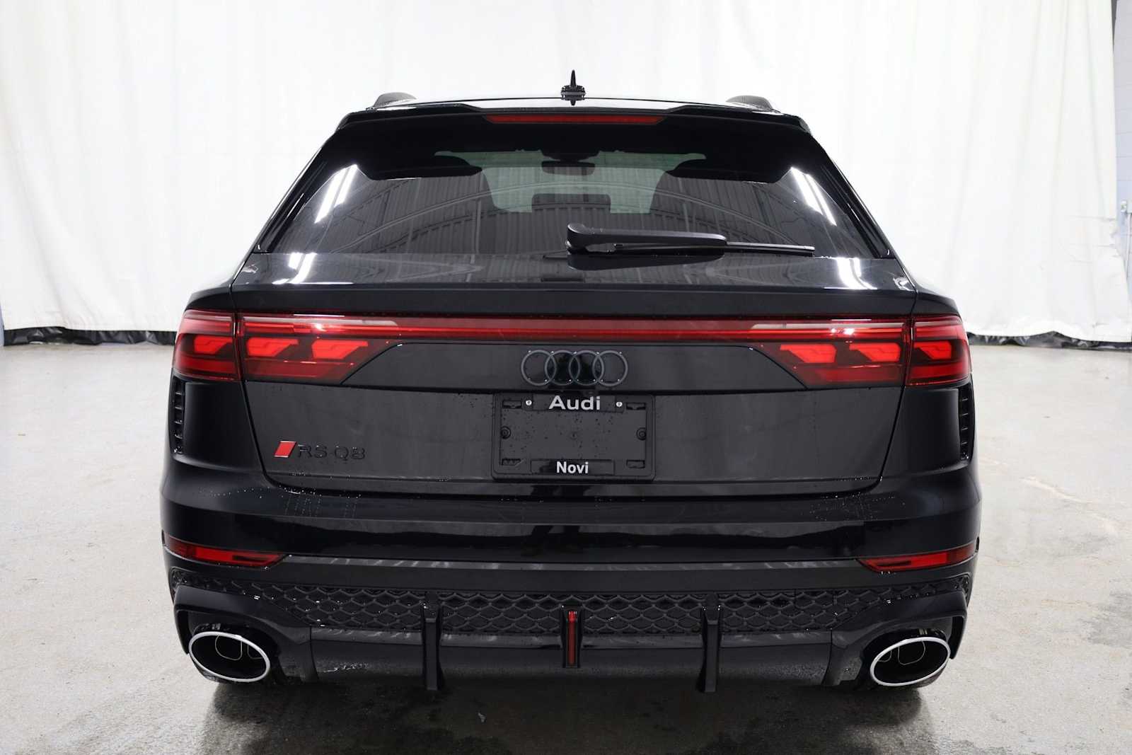 Thumbnail: 2026 Audi RS Q8 - 7