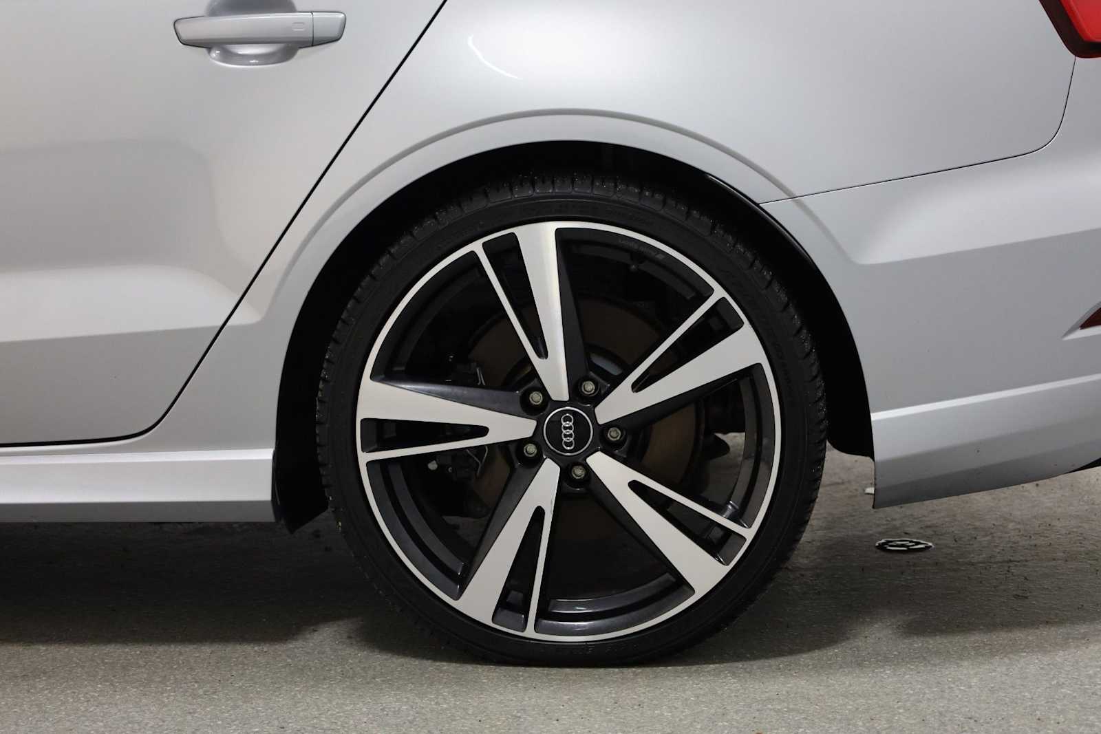 Thumbnail: 2018 Audi RS 3 - 39