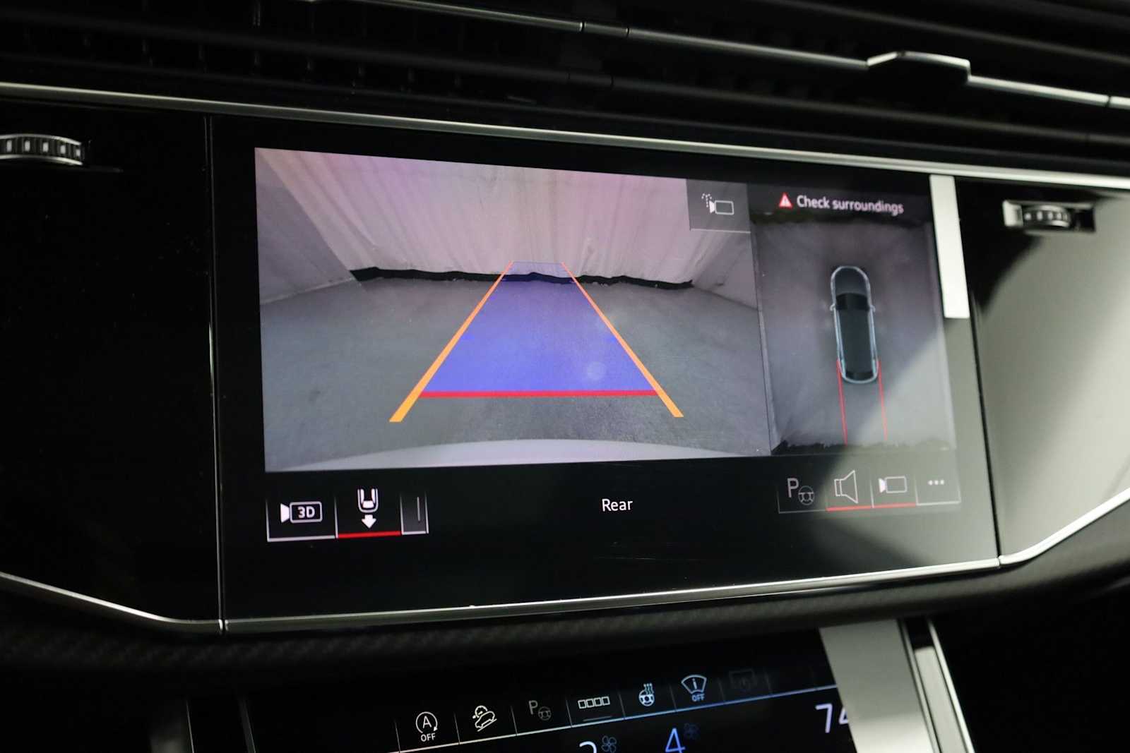 Thumbnail: 2026 Audi RS Q8 - 32