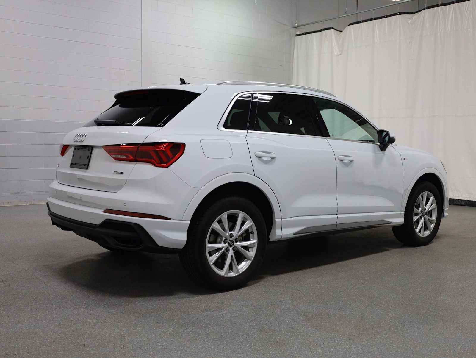 Thumbnail: 2025 Audi Q3 - 9