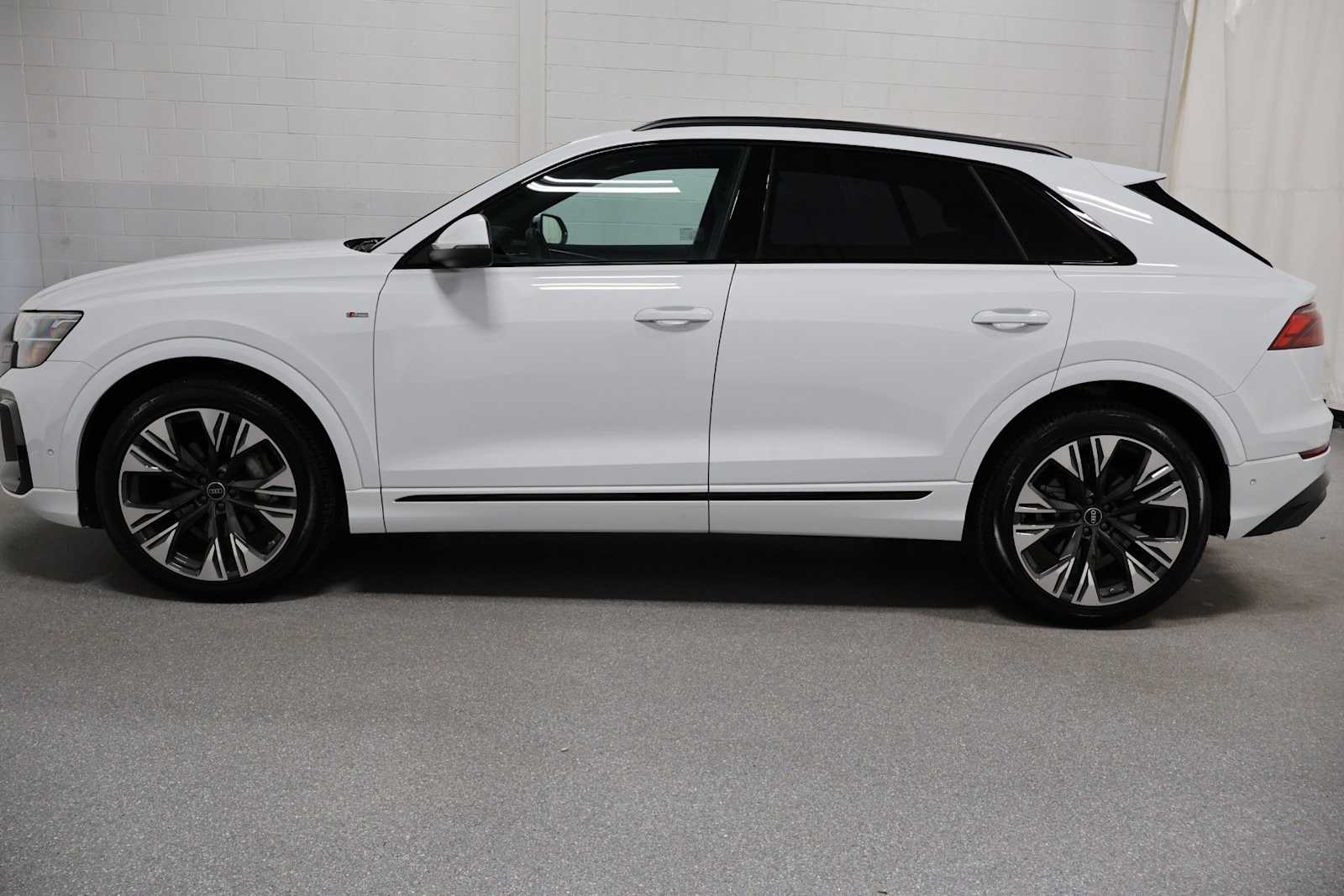 Thumbnail: 2025 Audi Q8 - 2