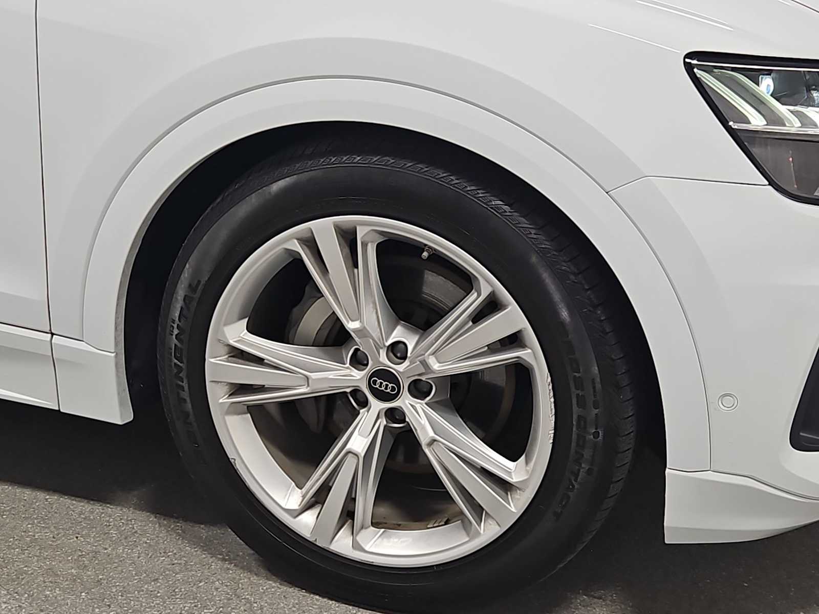 Thumbnail: 2023 Audi Q8 - 11