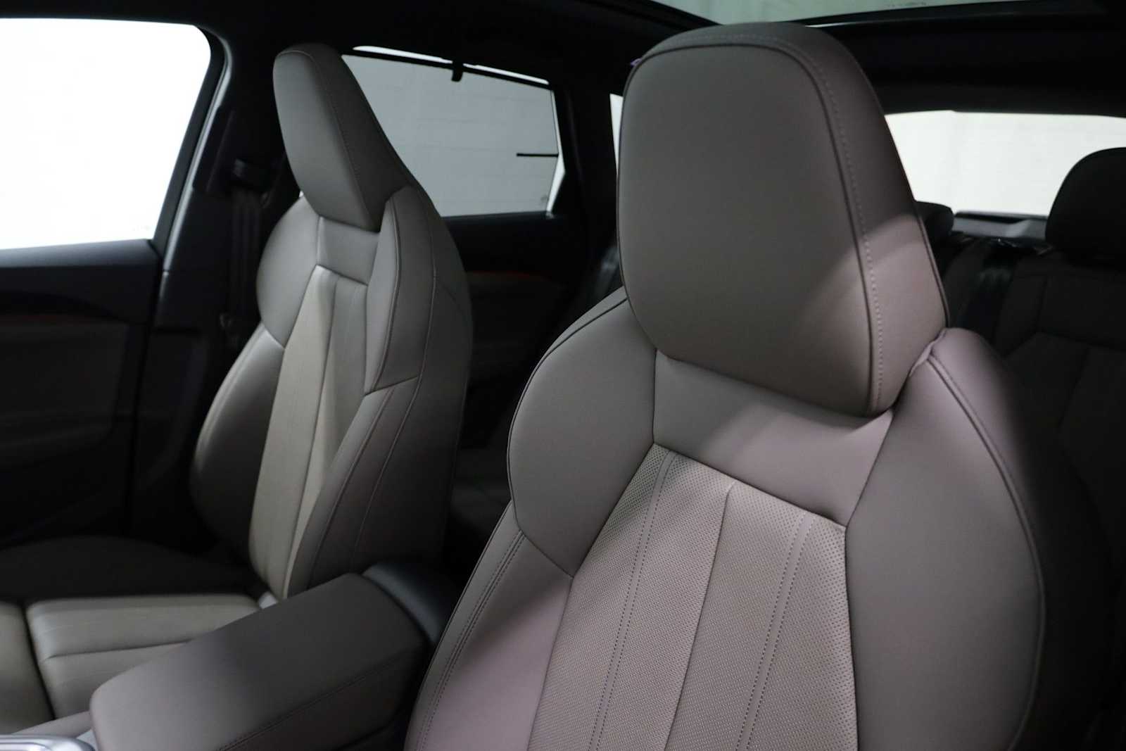 Thumbnail: 2025 Audi Q5 - 18