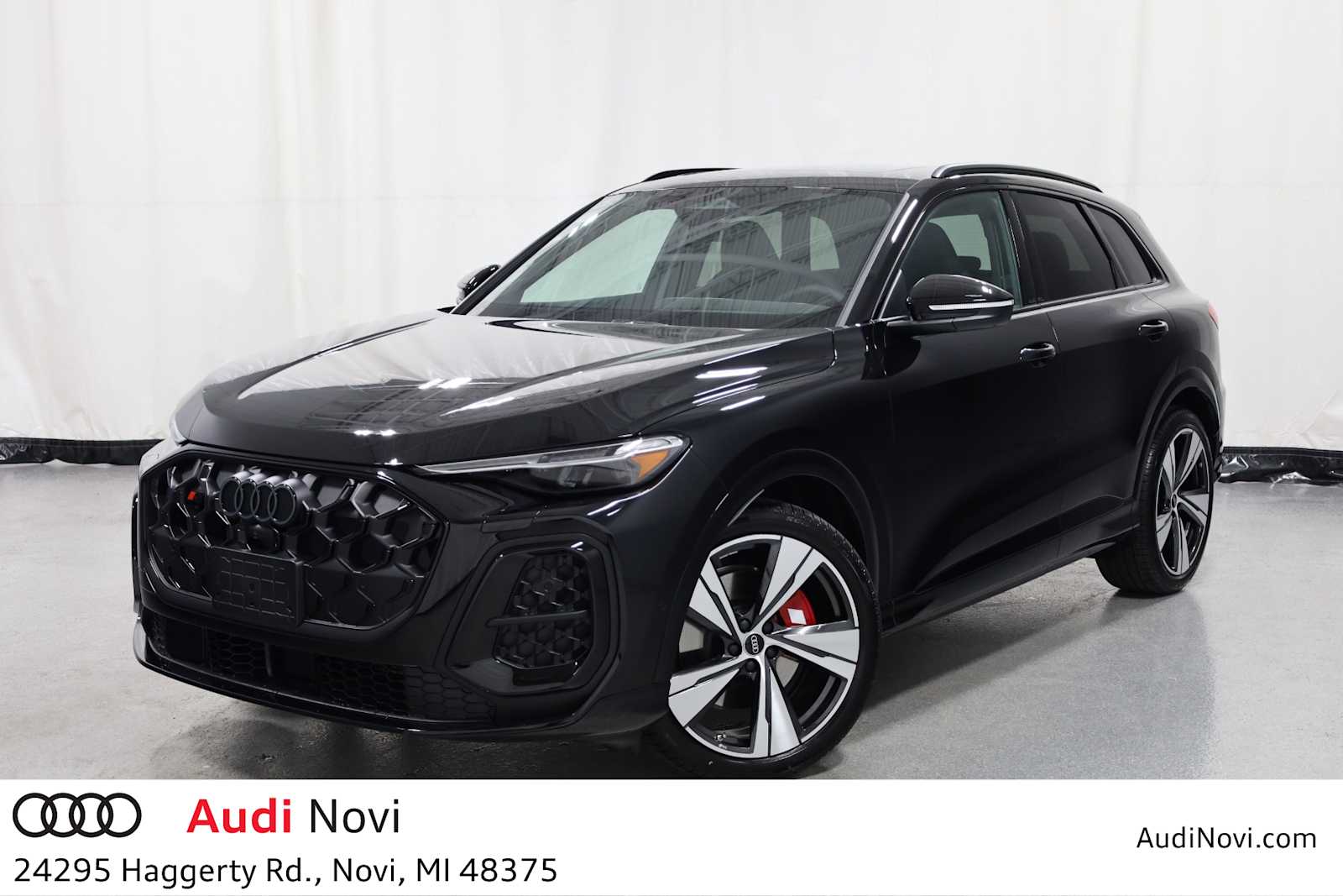 Thumbnail: 2025 Audi SQ5 - 1