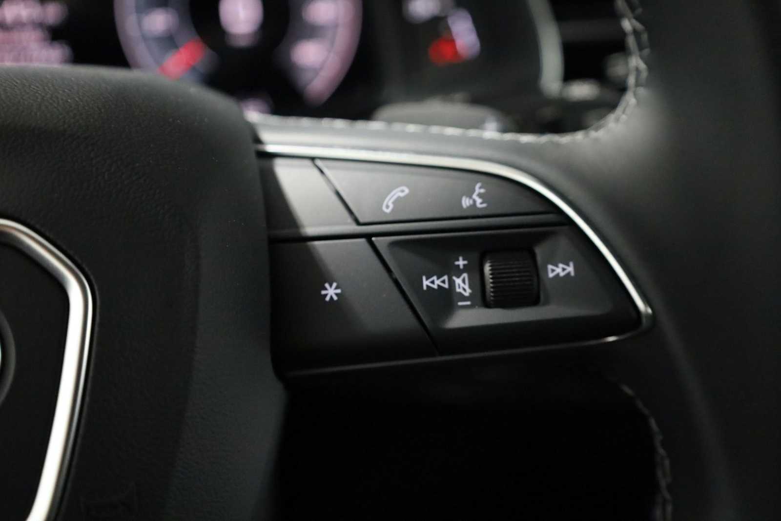 Thumbnail: 2026 Audi Q8 - 26