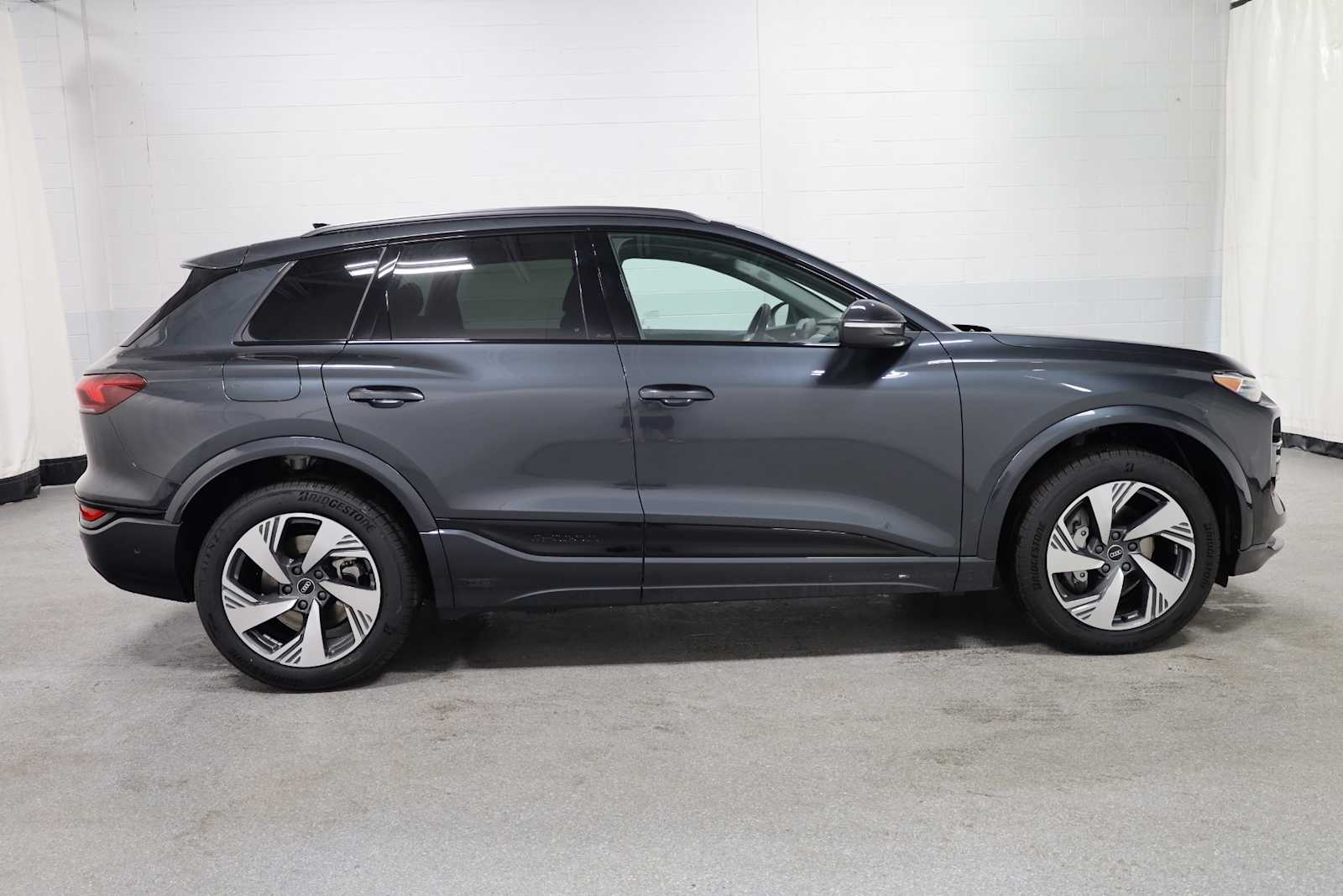 Thumbnail: 2025 Audi Q6 e-tron - 10