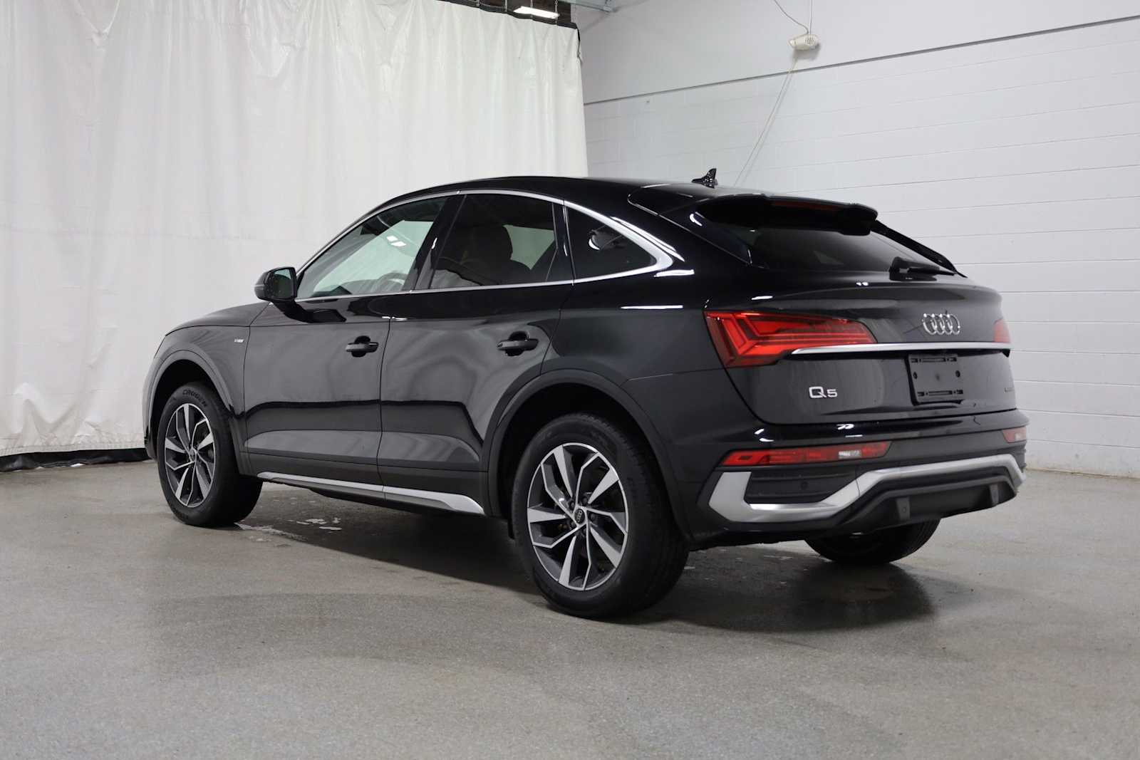 Thumbnail: 2023 Audi Q5 - 3