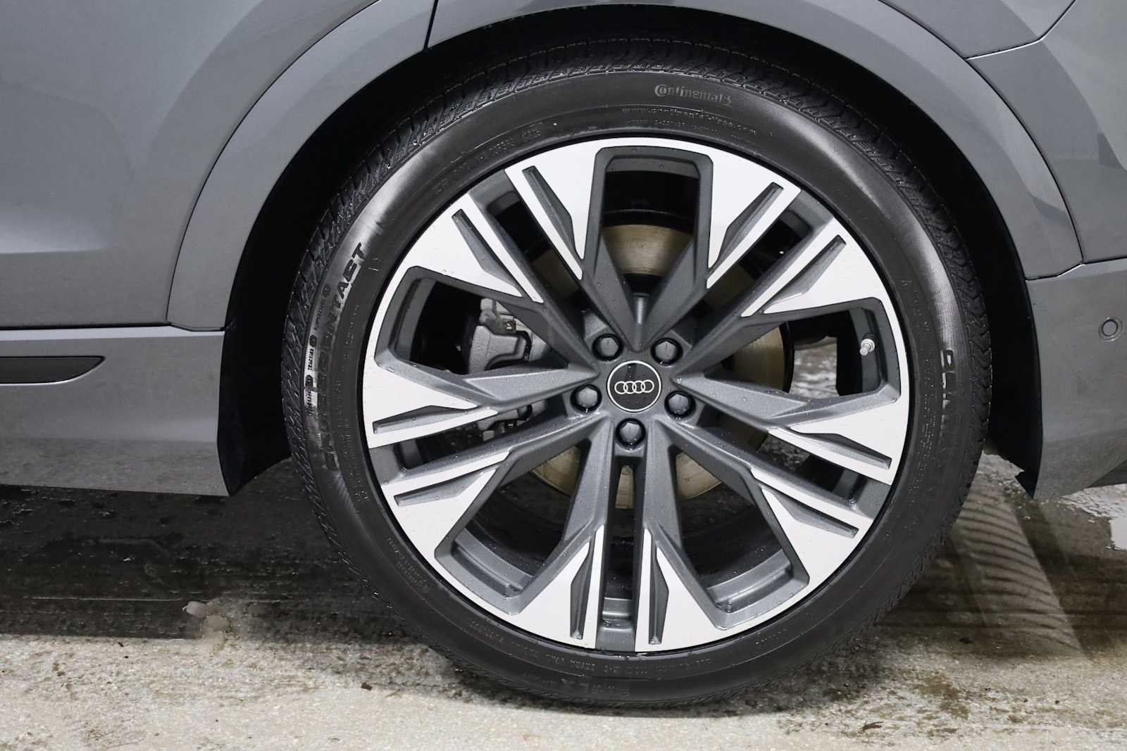 Thumbnail: 2026 Audi Q8 - 36